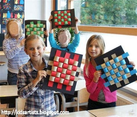 Kids Artists: 3D Art 2nd Grade, 3d Weaving, Apple Garland, معرض فني, Classe D'art, 2nd Grade Art, 4th Grade Art, Paper Weaving, Elementary Art Projects