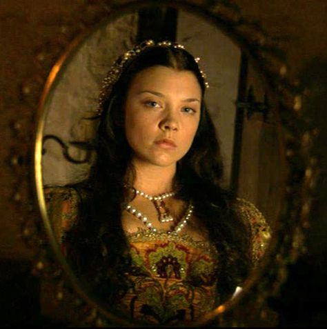 Mirror, mirror on the wall. Anne Boleyn Aesthetic, Green Yellow Dress, Tudors Costumes, Natalie Dormer Anne Boleyn, The Tudors Costumes, Anne Boylen, Anne Boleyn The Tudors, Anna Boleyn, The Tudors Tv Show