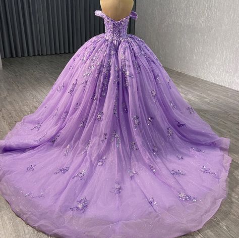 Fairytale Wedding Gown, Purple Quinceanera, 15 Hairstyles, Champagne Quinceanera Dresses, Mexican Quinceanera Dresses, Quinceanera Themes Dresses, White Quinceanera Dresses, Purple Quinceanera Dresses, Black Quinceanera Dresses