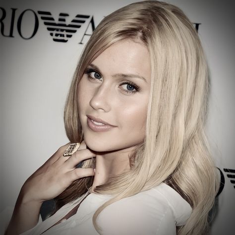 Claire Holt Wallpaper, Claire Holt 2000s, Claire Holt The Originals, Clair Holt, Heart App, Vampire Diary, Tvdu Cast, Rebekah Mikaelson, Iconic People