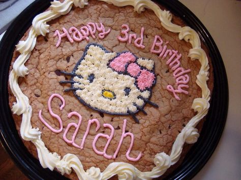 Hello Kitty Birthday Cookie Cake Hello Kitty Cookie Cake, Birthday Cookie Cake, Cake Hello Kitty, Message Cookies, Cookie Cake Designs, Kawaii Cookies, Sweet Pizza, Hello Kitty Cookies, Birthday Cookie