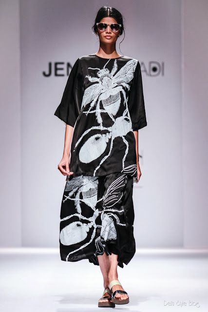 Jenjum Gadi Spring Summer 2013 WIFW FDCI Insect print fashion Insect Dress, Bug Fashion, Special Occasion Gowns, Insect Print, Couture Gowns, Style Blog, Art Clothes, Fashion Sketches, Look Chic