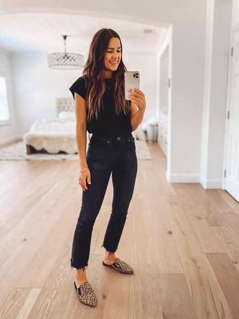 Black Jeans Outfit Summer, Straight Jeans Outfit, Jeans Outfit For Work, Teaching Outfits, Jeans Outfit Summer, Mum Fashion, Black Jeans Outfit, Business Casual Outfits For Work, Summer Work Outfits