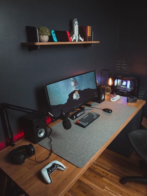 Battle Station, Computer Gaming Room, Dream Desk, Computer Desk Setup, Home Studio Setup, Gaming Setups, Desktop Setup, Desk Inspiration, Bedroom Setup