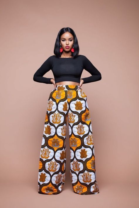 un pantalon palazzo en tissu africain à motifs stylisés combiné avec un top moulant noir African Pants, Ankara Trousers, African Print Pants, Wide Legged Pants, Style Africain, Ghanaian Fashion, Afrikaanse Mode, African Fashion Ankara, African Fashion Modern