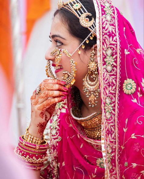 Nath Rajputi, Rajputi Engagement Look, Nath Designs Gold Rajputi, Aad Designs Rajputi, Nath Design, Rajputi Culture, Gold Nath, Rajput Jewellery, Rajasthani Culture