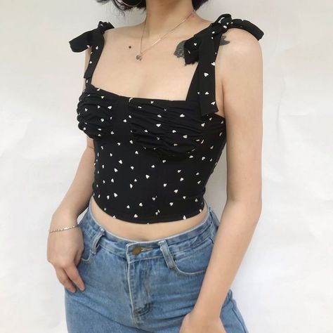 Polka Dots Top Outfit, Crop Tops For Women, Fe Clothing, Hepburn Style, Top Outfit, Looks Black, Moda Vintage, Grunge Outfits, Outfits Casuales