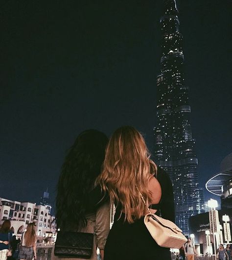 Chicago Best Friend Pictures, Dubai Aesthetic Girl, Dubai Photos, Friends Goals, Jenny Humphrey, Dubai Vacation, Dubai Aesthetic, Chi Town, Rich Girl Lifestyle