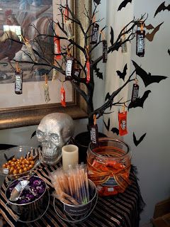 halloween candy bar- I love the tree with candy and bats hanging from it Tavola Halloween, Pretty Halloween Decorations, Halloween Candy Table, Halloween Candy Buffet, Halloween Ideias, Scary Halloween Food, Halloween Candy Bar, Postres Halloween, Ghoul School