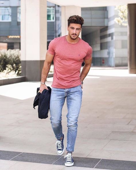 1,292 Me gusta, 9 comentarios - FASHION | YOU STYLE THE STREET (@youstylethestreet) en Instagram: "1,2,3,4,5,6 or 7? Comment below 👇🏻👇🏻👇🏻👇🏻 ——————————————————- Follow @youstylethestreet for much…" Summer Fits Men, Male Clothes, Stylish Men Casual, Fashion Blogger Style, Mens Fashion Casual Outfits, Stylish Mens Outfits, Light Blue Jeans, Men Fashion Casual Outfits, Summer Outfits Men