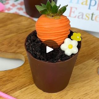 5.2M views · 74K reactions | Easter dirt cups 🥕 Milk chocolate cups filled with chocolate mousse and Oreo cookie crumbs and topped with a chocolate covered strawberry. For the cups I filled disposable Dixie cups with 50express milk chocolate melting wafers from Bakers Express . I set them in the freezer for 5 minutes and added a second coat before removing from the cup. #easter #easterideas #easterinspo #mousse #chocolatemousse #easterdessert #easterbaking #oreo #oreos #chocolatecups | beautyanddasweetz | Beyoncé · TEXAS HOLD 'EM Easter Dirt Cups, Oreo Cookie Crumbs, Mold Cookies, Desserts Holiday, Dixie Cups, Easter Cake Pops, Dirt Cups, Chocolate Melting, Chocolate Deserts