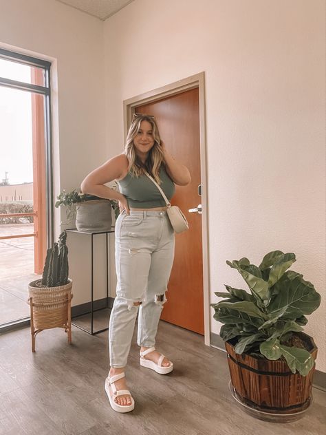 Jeans And Tevas Outfit, Crop Top Midsize, Platform Tevas Outfit, Midsize Baggy Jeans Outfit, Teva Outfit Summer, Tevas Outfit Summer, White Platform Tevas, Platform Teva Outfit, Teva Outfits