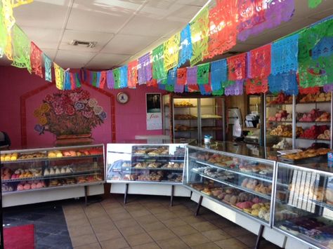 San Antonio Tourist » Chico's Bakery Mexican Bakery Design, Mexican Bakery Aesthetic, Mexican Bakery Shop, Bakery Shop Interior, Dream Restaurant, Mexican Bakery, Bakery Shop Design, Mexican Bread, Bread Shop