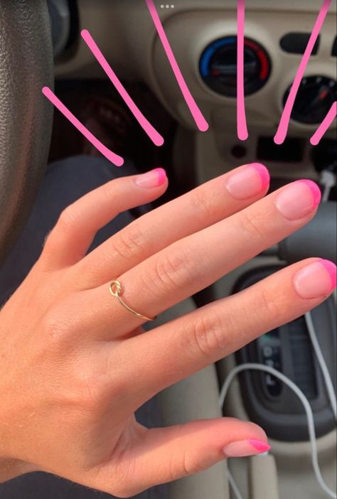 Dip Nails No Acrylic, Short Sns Nails French Tips, Gel Nails With Pink Tips, Colored French Tip Nails Dip Powder, Colorful Gel Nails Short, Short Simple Dip Nails, Color Tip Dip Nails, Pink Dip French Nails, Gel French Tips Short