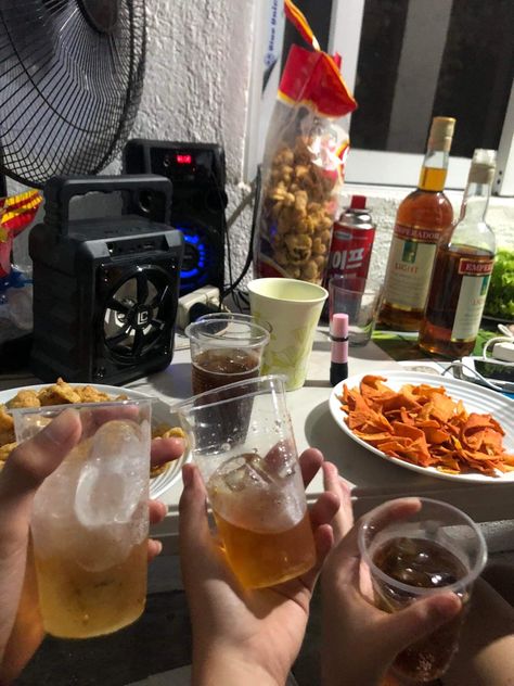 Alcholic Drink Aesthetic Friends, Inuman Session With Friends Prank, Shot With Friends Prank, Inuman Prank Pic, Inom Prank Picture, Alak With Friends, Inuman Na Alak With Friends Prank, Alfonso Drink, Shot With Friends