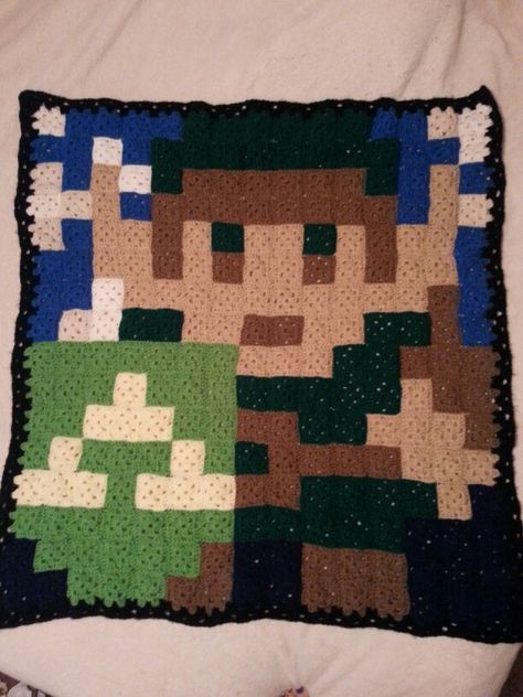 Crochet 8-bit Link legend of Zelda. Granny square (240) Crochet Zelda Blanket, Zelda Crochet Blanket, Legend Of Zelda Crochet, 8 Bit Crochet, Zelda Crochet, Link Legend Of Zelda, Crochet Blanket Granny, Decor Crochet, Pixel Crochet