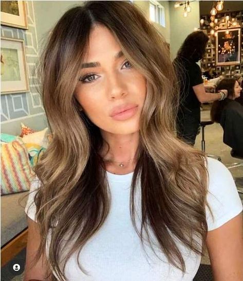 The Hair Trends That Are Taking Over In 2022 Brown Hair Inspo, Brunette Hair With Highlights, Brunette Balayage Hair, Brown Hair Balayage, Balayage Brunette, Hair Color And Cut, Hair Color Balayage, Hair Inspiration Color, Color Inspo