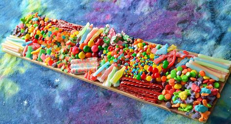 crazy colorful candy charcuterie board... Candy Charcuterie Board, Candy Charcuterie, Mint Syrup, Candy Board, Halloween Food Appetizers, Dessert Platter, Sugar Donut, Snack Board, Party Food Platters