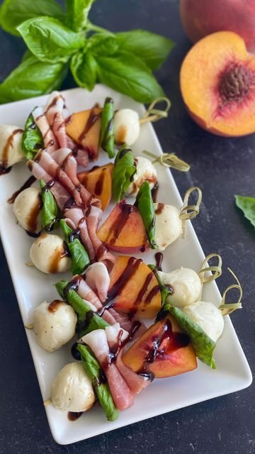 Kamper’s Kitchen on Instagram: "⁣Soaking up the last of peach season with these prosciutto, peach and mozz skewers 🍑⠀ ⠀ ⠀ ⠀ #kamperskitchen #peach #prosciutto #mozzarella #basil #skewers #appetizers #catering #peachseason" Peach Prochutto Appetizer, Peach Mozzarella Caprese, Peach Prosciutto Appetizer, Peach And Prosciutto Appetizers, Peach Charcuterie Board, Peach Skewers, Prosciutto Peach, Appetizers Catering, Skewers Appetizers