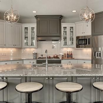 Contactanos a ventas@canterasdelmundo.com  www.canterasdelmundo.com Silver Appliances Kitchen, Contrast Kitchen, Moon White Granite, Small Condo Kitchen, White Granite Kitchen, Kendall Charcoal, White Granite Countertops, Small Condo, Condo Remodel