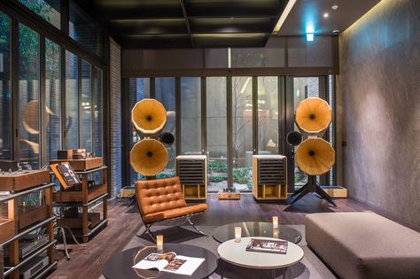 Back from Korea where we toured the beautiful showrooms our distributor ODE built. Shown here is our Impera loudspeaker at one of the 5 floors in the ODE Maison in Gangnam, Seoul. Record Room Ideas, Hifi Room, Audiophile Room, Gangnam Seoul, Audiophile Listening Room, Record Room, Hotel Room Design, Listening Room, Audio Room