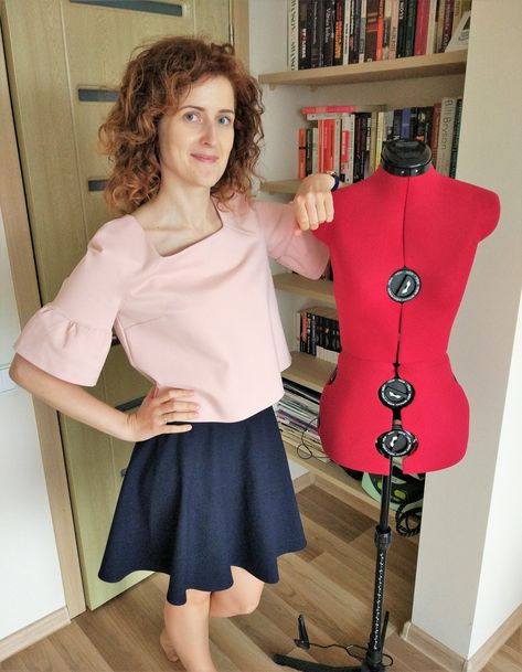 Adjustable Dress Form: is it worth it? How to choose an adjustable sewing mannequin. Sewing Mannequin, Adjustable Dress Form, Adjustable Mannequin, Adjustable Dress, Is It Worth It, Dress Forms, Love Sewing, Choose One, Craft Time