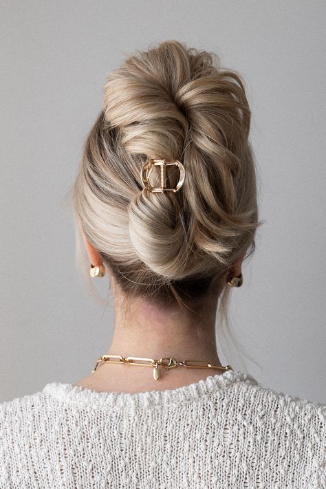 Updo Using Claw Clip, Easy Updos For Medium Hair With Claw Clip, Clip Updos For Long Hair, Sophisticated Hairstyles Medium, Wedding Claw Clip Hairstyles, Updos With Claw Clips, Fancy Claw Clip Hairstyles, Updo With Claw Clip, Claw Hair Clip Hairstyles