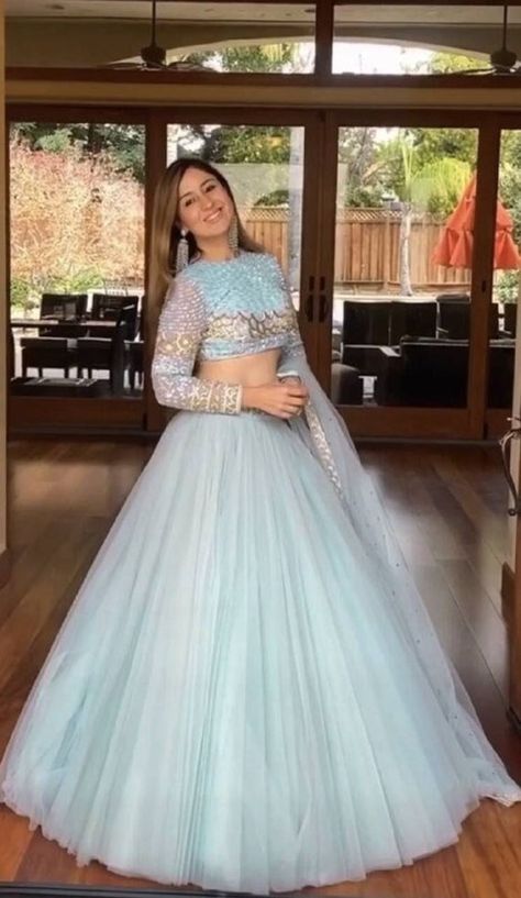 Lengha Sari, Bridesmaid Lehengas, Heavy Lehenga, Lehenga Bridesmaid, Lehenga Bridal, Indian Lehenga Choli, Outfits Indian, Wedding Lehengas, Party Wear Lehenga Choli