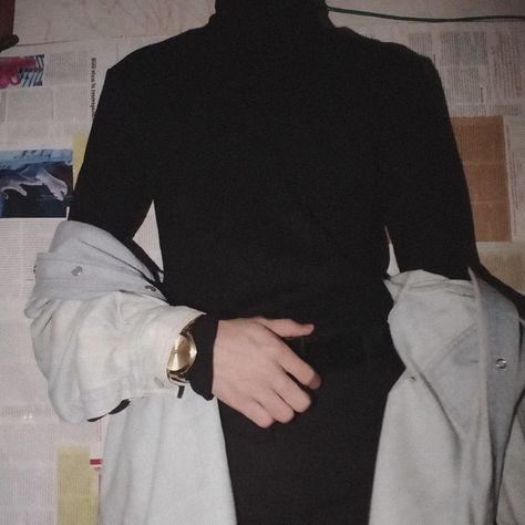 Turtleneck Aesthetic Men, Black Turtle Neck Aesthetic, Male Turtleneck Outfit, Tight Turtleneck Outfit, Turtle Neck Aesthetic, Turtle Neck Outfit Ideas, Black Turtle Neck Outfit, Turtleneck Aesthetic, Turtle Neck Outfit Men