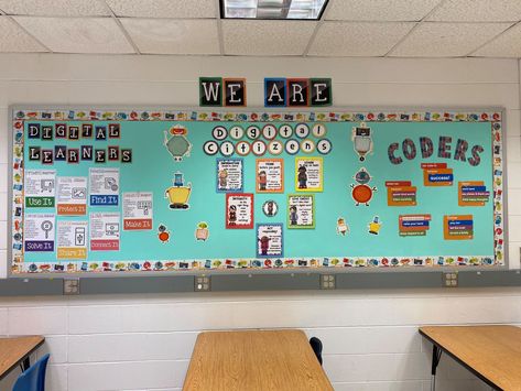 Coding Bulletin Board Ideas, Computer Science Bulletin Board Ideas, Elementary Technology Classroom Decor, Computer Classroom Design, Computer Lab Decoration Ideas, School Computer Lab Design, Technology Classroom Decor, Computer Lab Bulletin Board Ideas, Computer Bulletin Boards