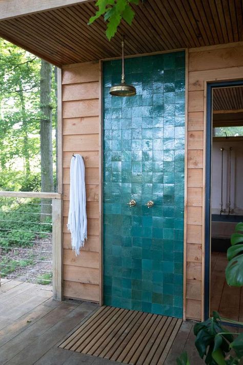 Treehouse Hotel, Outdoor Bathroom Design, Virgin Island, Pool Bath, Outdoor Bath, Outdoor Bathrooms, Ceiling Panels, Bath House, Island Beach