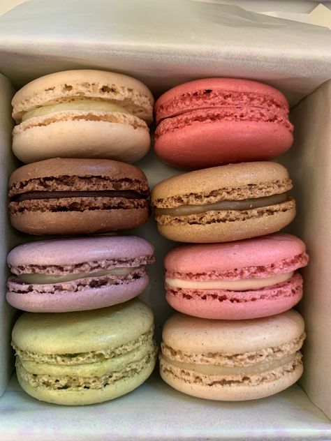 Foto Macaron, Macaron Aesthetic, Cute Macaroons, Aesthetic Macarons, Macarons Cute, Macarons Aesthetic, The Atelier, Think Food, Make An Appointment