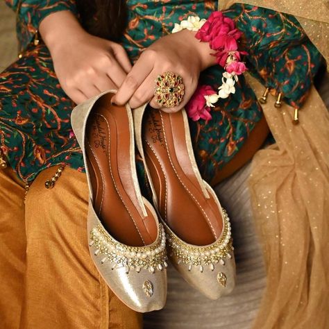 Wedding Fancy shoes for Girls & Women - fancy Khussa design Bridal Khussa - ✔ 𝐔𝐩𝐩𝐞𝐫 - Silk embroidery ✔ Available 𝐂𝐨𝐥𝐨𝐫𝐬 - BLACK SILVER GOLD ✔ 𝐀𝐯𝐚𝐢𝐥𝐚𝐛𝐥𝐞 𝐒𝐢𝐳𝐞 - ✔ Delivery - 1 to 3 days 𝐁𝐞𝐬𝐭 𝐃𝐞𝐚𝐥𝐬. 𝐆𝐫𝐞𝐚𝐭 𝐎𝐟𝐟𝐞𝐫𝐬. 𝐓𝐨𝐩 𝐁𝐫𝐚𝐧𝐝𝐬. 𝐄𝐚𝐬𝐲 & 𝐅𝐚𝐬𝐭 𝐃𝐞𝐥𝐢𝐯𝐞𝐫𝐲 for best sale at affordable prices. #pakistaniwedding #weddingdress #weddingfootwear #onmyway #fashionshoes #punjabisuit #punjabiwedding ✅ Free Delivery * ✅ Cash on Delivery Avai Khussa Designs, Bollywood Style Festive Flats With Gota Work, Traditional Party Flats With Gota Work, Bridal Khussa, Festive Gota Work Wedding Shoes, Luxury Festive Wedding Shoes With Gota Work, Gold Wedding Shoes With Gota Work, Punjabi Wedding, Desi Wedding