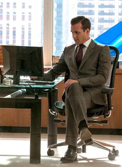 'Harvey Specter' from the USA TV show Suits. | Harvey is wearing a Gucci Suit, Tom Ford Shirt, Brioni Tie, Tom Ford Shoes Harvey Specter Outfit, Brioni Suits, Suits Harvey, Harvey Specter Suits, Suits Usa, Gucci Suit, Suits Tv, Suits Series, Suits Tv Shows