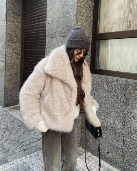 The Ultimate Guide to Style Fur Coat Trend On 2024 Faux Fur Cropped Jacket, Fluffy Jacket, Warm Leggings, Solid Clothes, Warm Coat, Crop Top Blouse, Cropped Jacket, Faux Fur Jacket, Crop Jacket