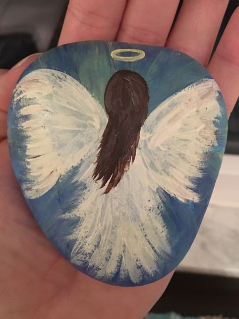 Angel painted rock Painted Rocks Ideas, Rock Designs, Christmas Rocks, Paint Rocks, Painted Rocks Craft, Painted Rock Ideas, Painted Rocks Diy, Rocks Painted, Rock Painting Ideas Easy