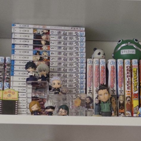 manga anime jujutsu kaisen naruto shelf aesthetic icon Manga Shelf Aesthetic, House Inspo, New Room, Jujutsu, Manga Anime, Shelves, Anime