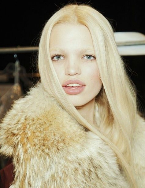 daphne groeneveld Daphne Groeneveld, Ice Blonde, Pale Blonde, Dior Addict, Fashion Capsule, Bleached Hair, Beauty Inspiration, Fall Trends, Style Icons