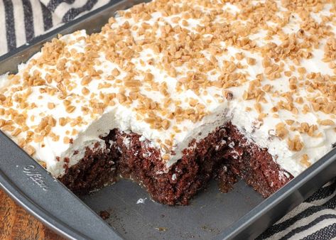 Heath Bar Cake Chocolate Caramel Poke Cake, Heath Bar Cake, Heath Candy Bar, Heath Candy, Heath Bar, Toffee Cake, German Chocolate Cake Mix, Chocolate Cobbler, Bar Cake