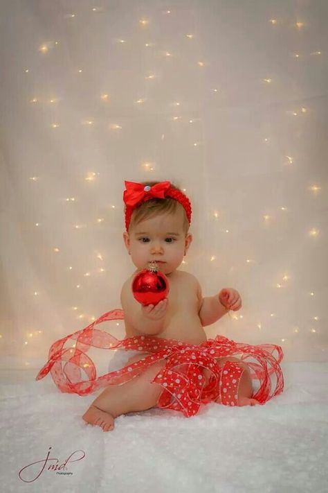 Baby Christmas Photography, Photo Bb, Christmas Baby Pictures, Baby Christmas Photos, Xmas Pictures, Xmas Photos, Ribbon Ornaments, Christmas Shoot, Holiday Photography