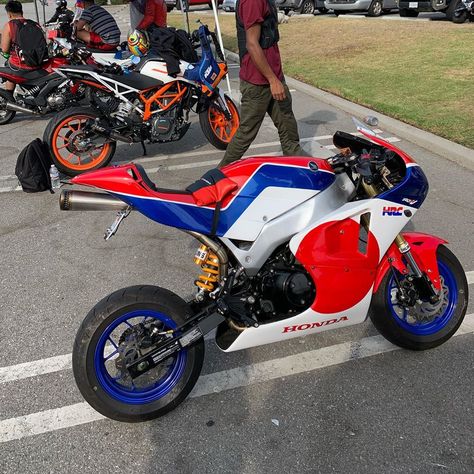 Grom Honda, Honda Grom Custom, Honda Msx 125, Stylish Bike, Honda Grom, Body Sketches, So Cal, Motor Bike, Cute Toes