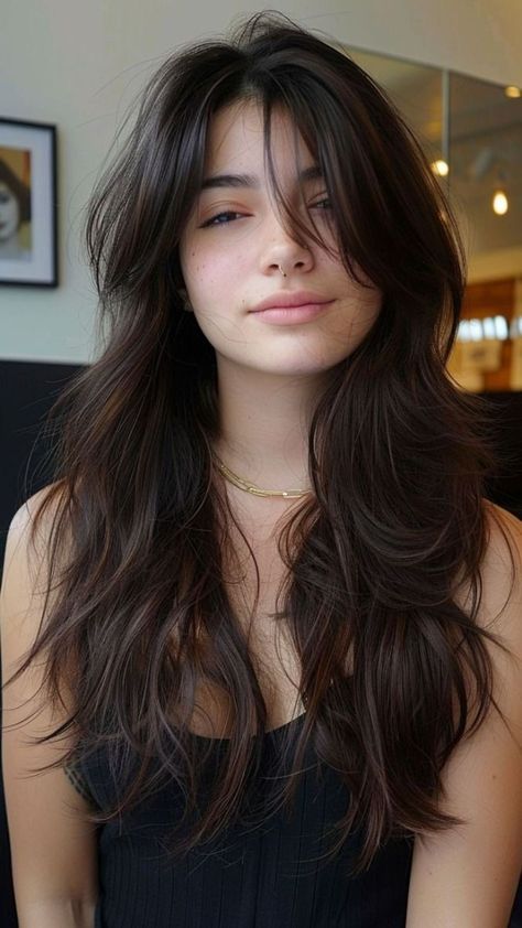 Hairstyles Buns, Hair Inspiration Long, Long Dark Hair, Women's Hairstyles, Penteado Cabelo Curto, Hair And Beauty, Long Layered Hair, Haircuts For Long Hair, Long Hairstyles