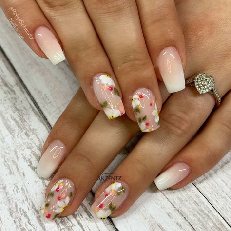 Pale Pink Floral Nails, Floral Ombre Nails, Floral French Manicure, Ombre Nails Flower, Ombre Nails With Flowers, Summer Nails Nail Art, Nail Art Fleur, White Short Nails, Gel Nails French