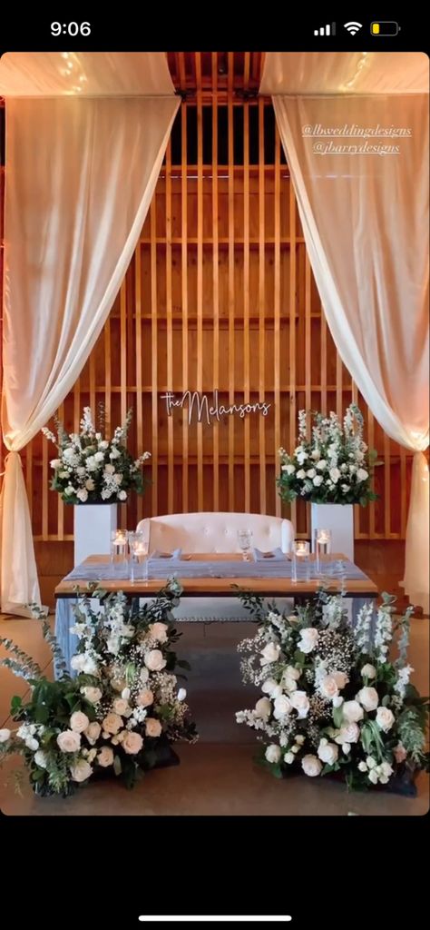 White Pedestal Wedding, Wedding Pedestals Ceremony, Wedding Podium Decor, Sweetheart Table Flowers, Wedding Pillars, Wedding Glam, White Flower Arrangements, Head Table Wedding, Sweetheart Table Wedding