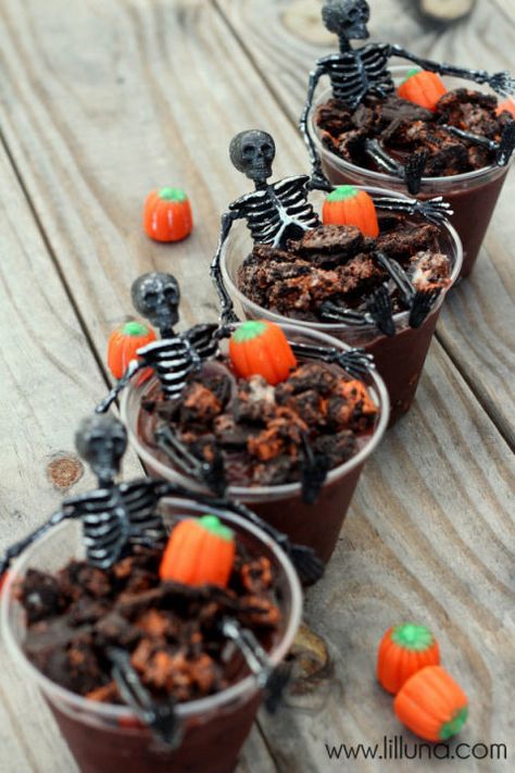 Bad Two The Bone, Mallow Cups, Halloween Theme Birthday, Oreo Pudding, Cake Bar, Party Theme Ideas, Pudding Cups, The Bayou, Halloween Goodies