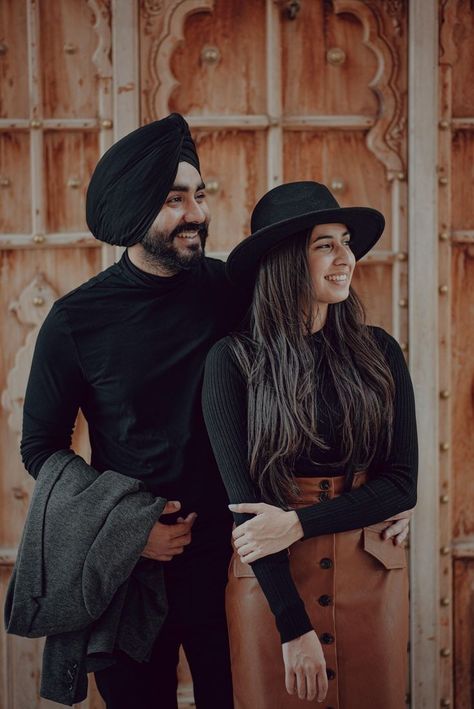 Pre Wedding Shoot Ideas Outfit Punjabi, Punjabi Pre Wedding Photoshoot, Punjabi Couple Photography, Sardar Sardarni Couple, Sardar Couple, Pista Green Lehenga, Sikh Couple, Whatsapp Pic, Punjabi Wedding Couple