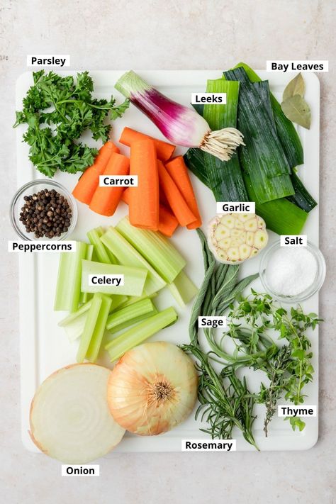 Homemade Vegetable Stock, Creamy Spinach Soup, 7 Day Cabbage Soup Diet, Recipes With Vegetable Broth, Homemade Vegetable Broth, Stock Recipes, Vegetable Scraps, Resep Salad, Cabbage Soup Diet