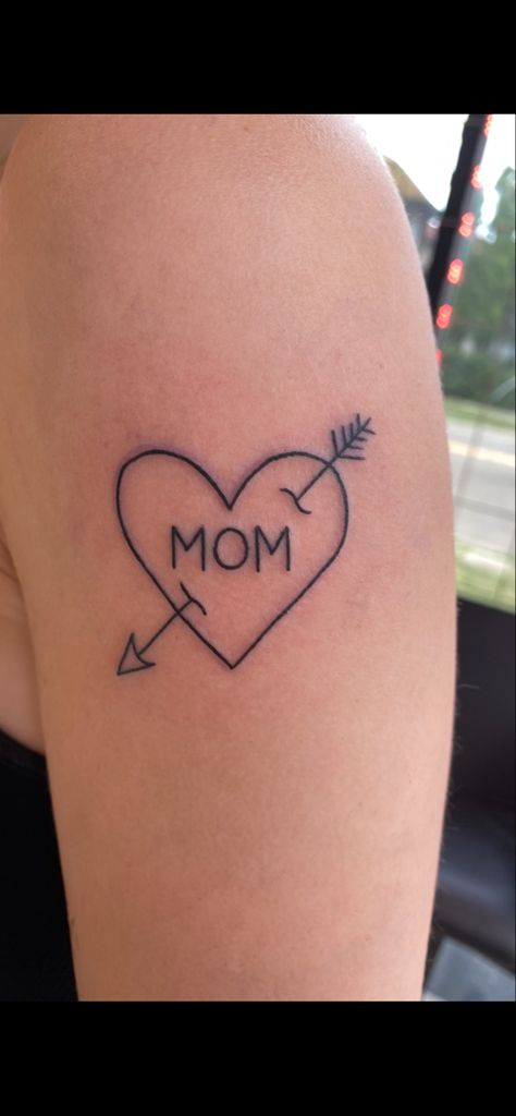 Mom Heart Arrow Tattoo, Mama Heart Tattoo, Mom Heart Tattoo Simple, Classic Mom Tattoo, Mom Heart Tattoos, Mom Heart Tattoo Traditional, Arrow Heart Tattoo, Heart With Arrow Tattoo, Mum Heart Tattoo