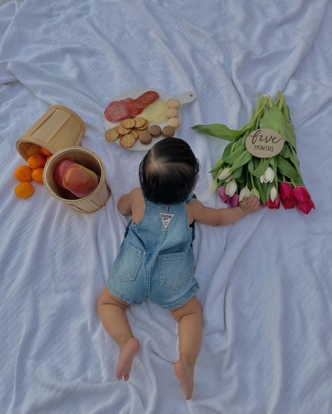 Baby Monthly Photo Ideas Summer, Earth Day Baby Photoshoot, Easter Picnic Photoshoot, Fruit Milestone Pictures, Baby April Photo Ideas, Spring Baby Milestone Picture, 5 Month Photos, Three Month Photo Shoot Ideas, Tulip Baby Photoshoot