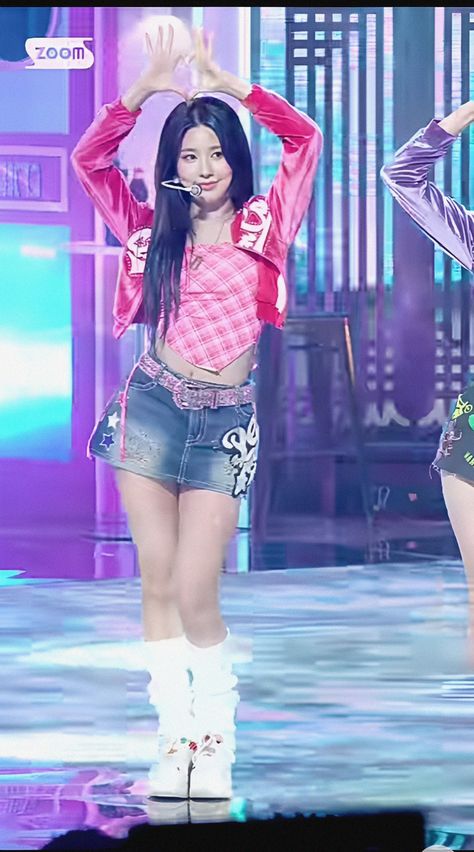 2000s Fashion Women, Mi Yeon, Kpop Concert Outfit, Preformance Outfits, New Jeans Style, Kawaii Fashion Outfits, Pink Outfits, Performance Outfit